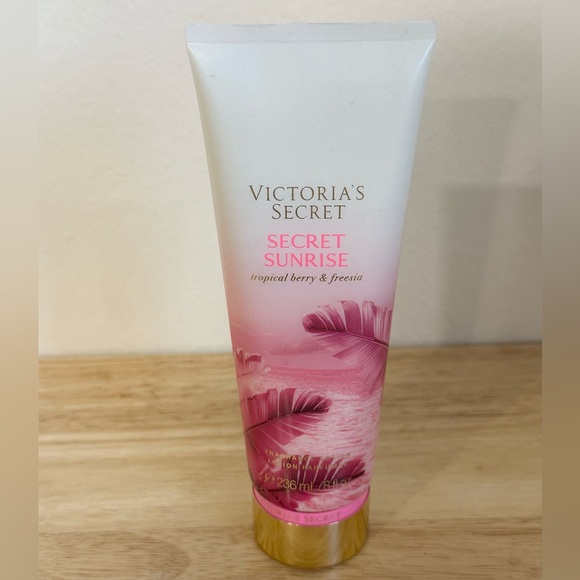 Victoria's Secret Secret Sunrise Body Lotion 8 fl. oz. - NEW - Picture 2 of 6